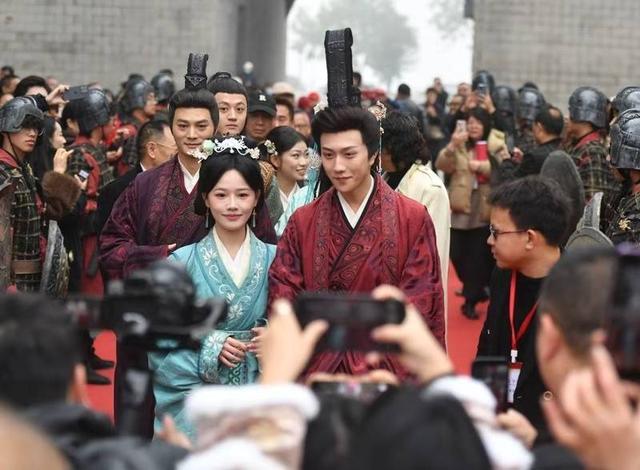 古装短剧《美人兮・凤求凰》在“相如故里”开机封面图