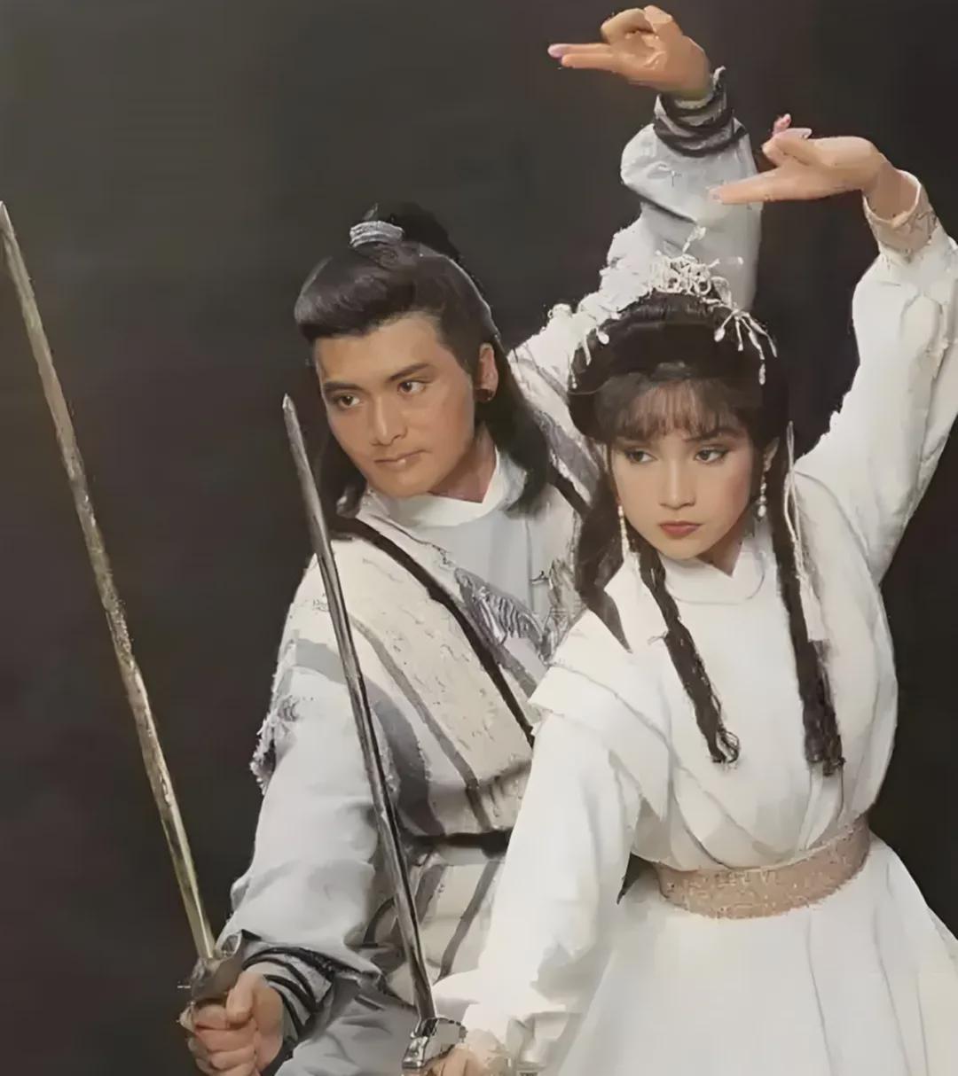八版《笑傲江湖》岳灵珊，哪一版小师妹最经典？封面图